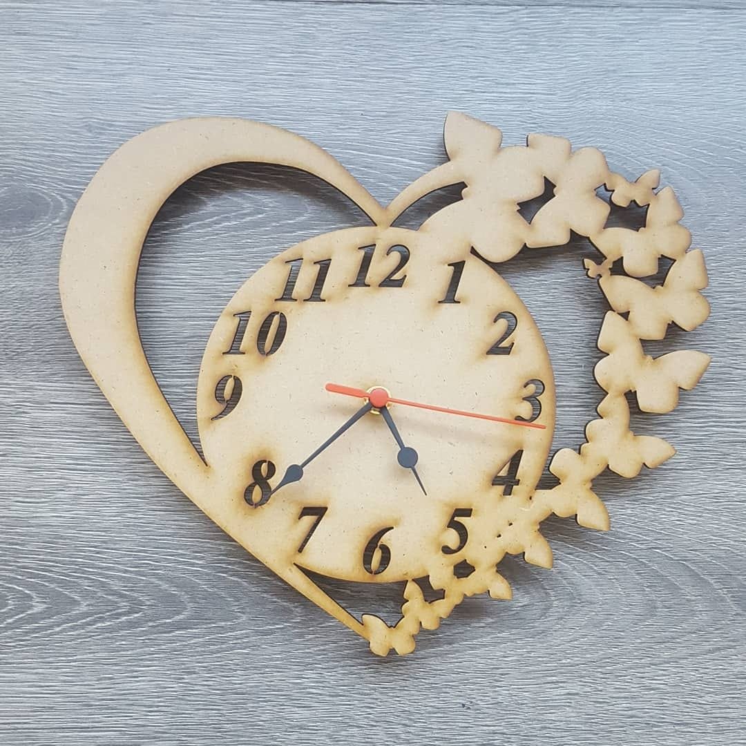 reloj corazón y mariposas