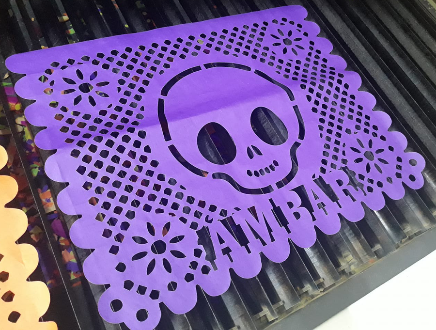 papel picado calavera y flores