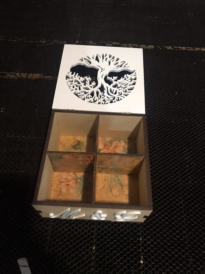 caja cuadrada árbol