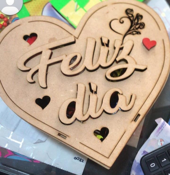 caja de corazón feliz día