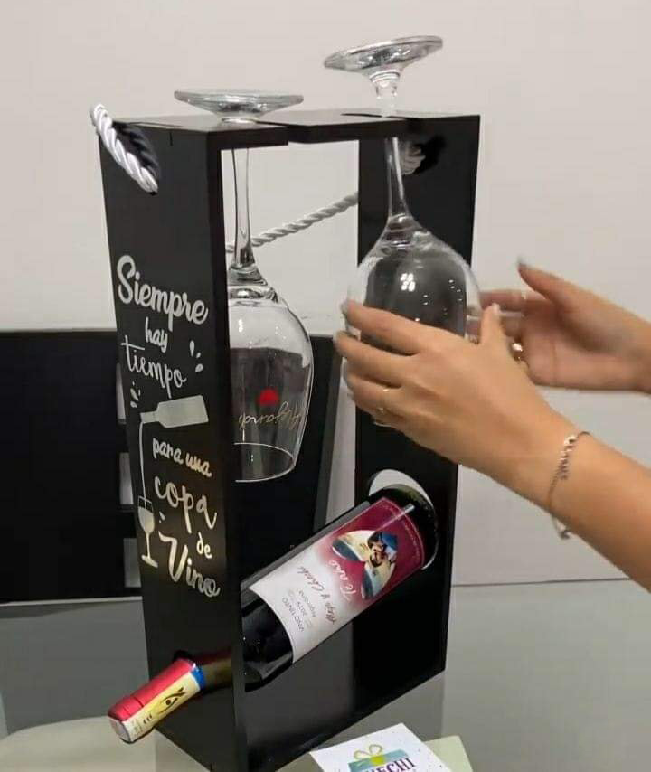 caja para botella de vino y 2 copas