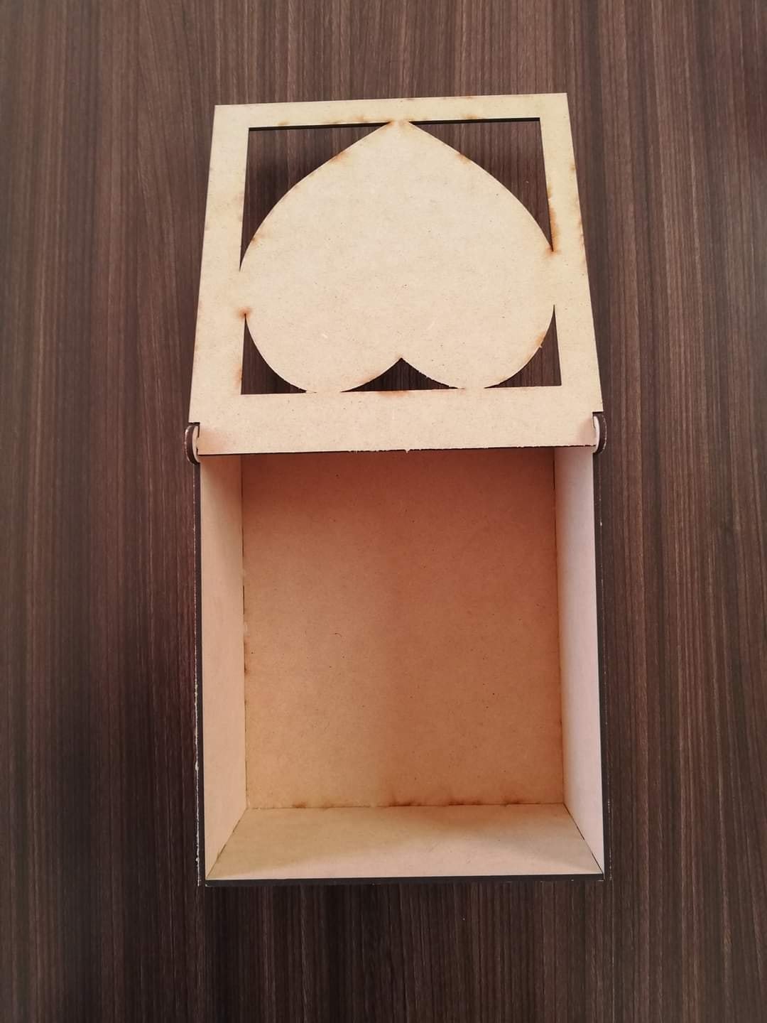 caja sencilla tapa con corazón