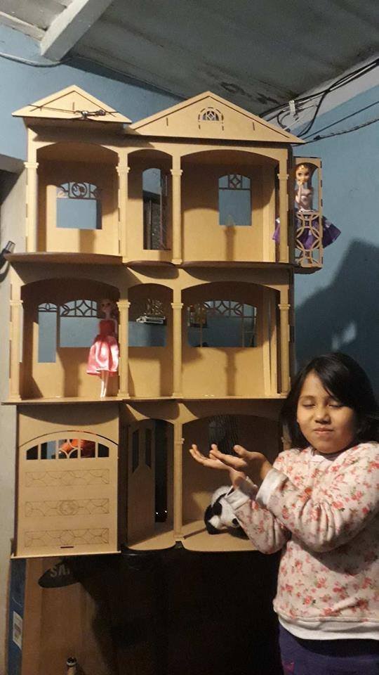 casa de muñecas con elevador