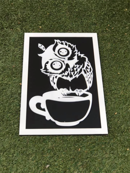 cuadro de búho en tasa