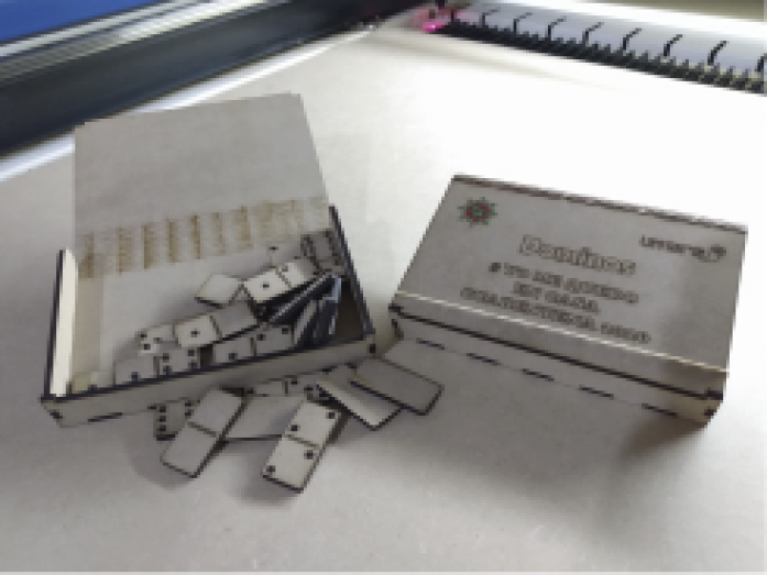 dominó con caja personalizada