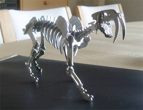 esqueleto de tigre dientes de sable