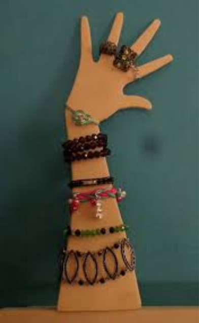 exhibidor de pulseras y anillos