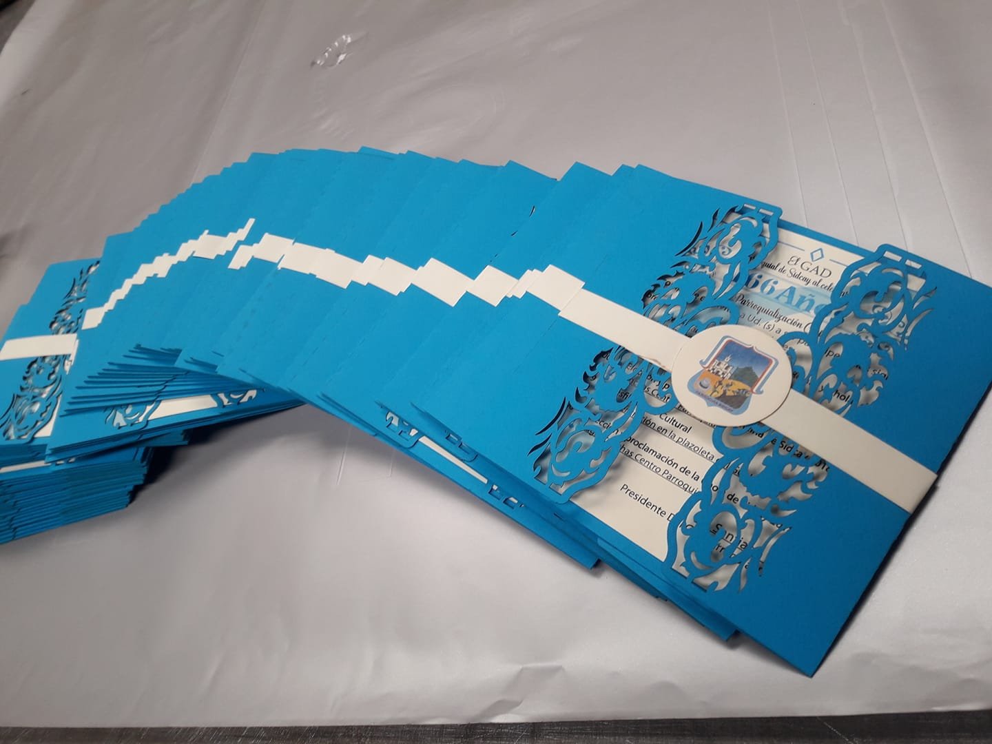 invitaciones con grecas al centro