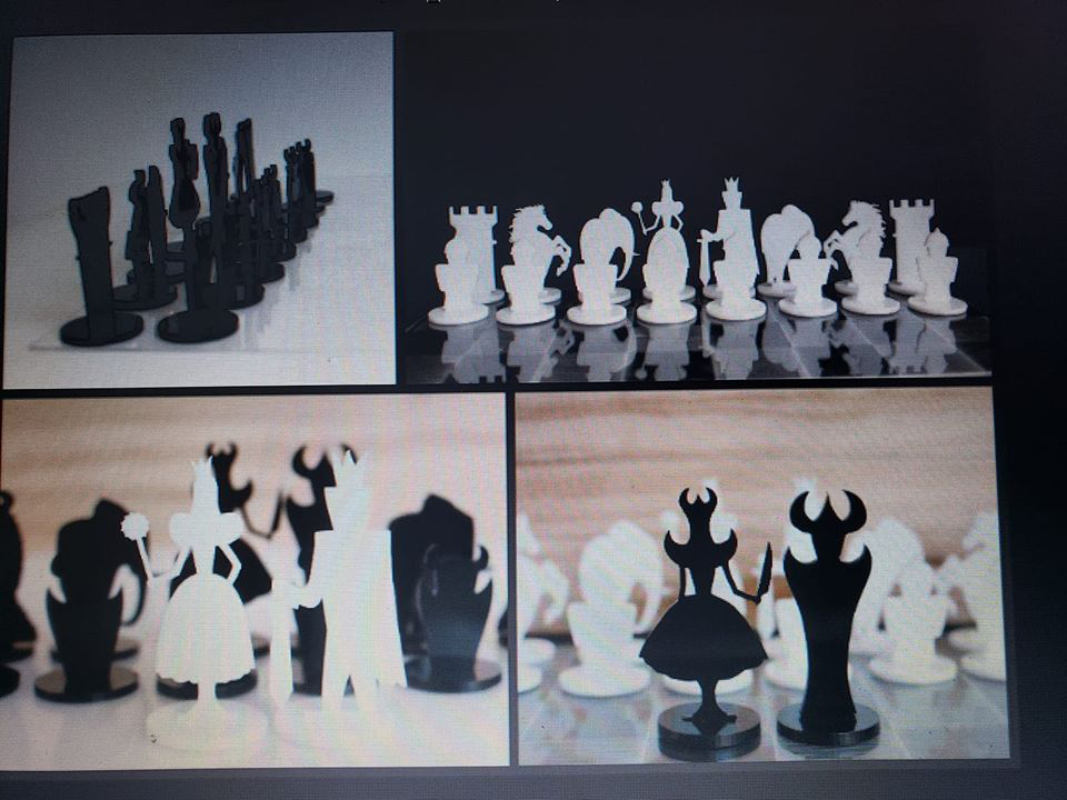 juego de ajedrez con piezas