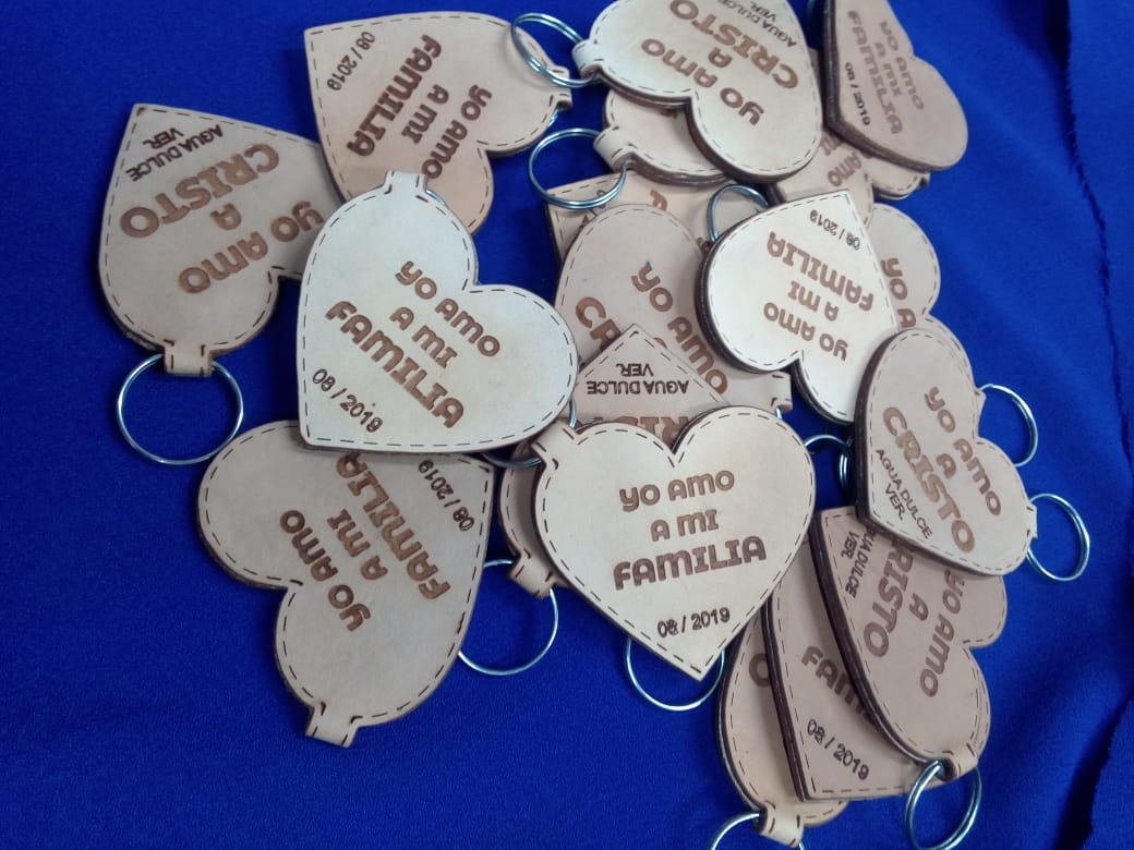 llaveros en piel personalizables