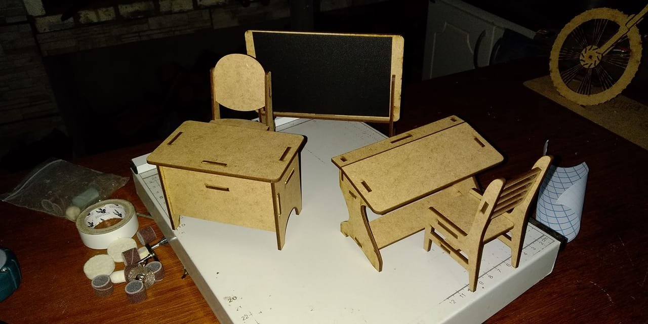 mobiliario escolar miniatura