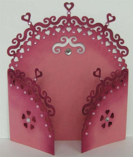 sobre calado con corazones