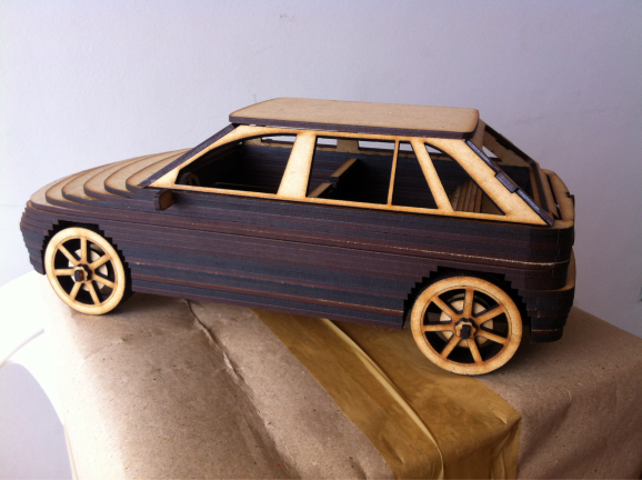 auto familiar tridimensional