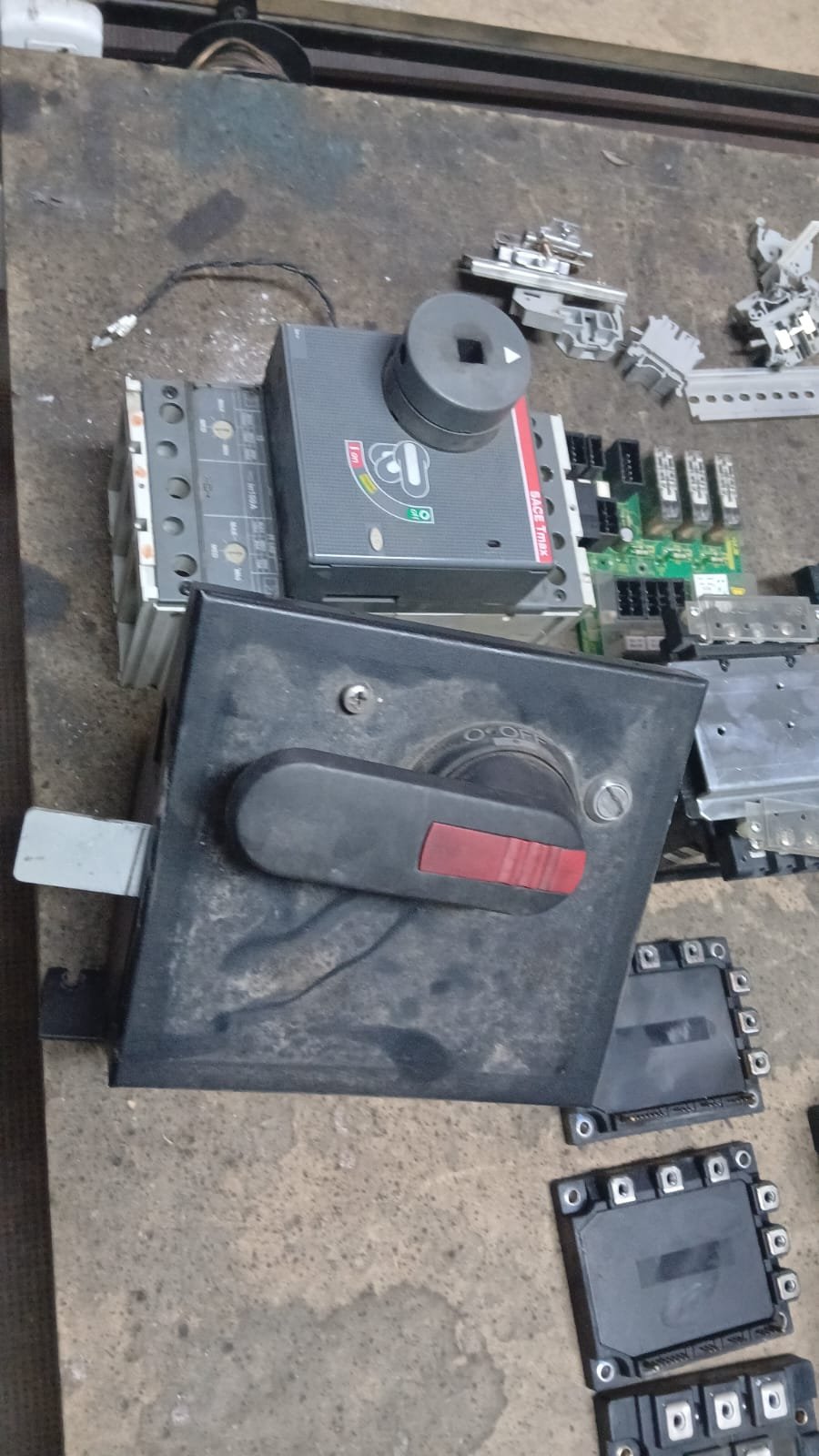 Interruptor ABB Tmax T4H 250 PR222DS Electrónico Industrial